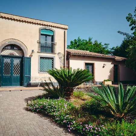 ファームステイ Antico Borgo Etneo Country カラタビアーノ