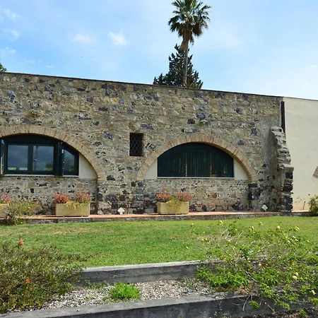 Antico Borgo Etneo Alloggio per agriturismo *