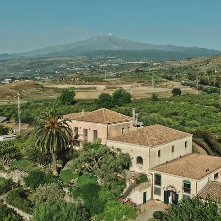 Alloggio per agriturismo Antico Borgo Etneo *